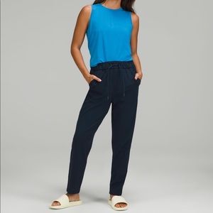 Lululemon Stretch High Rise pant 7/8 size 6 Navy
